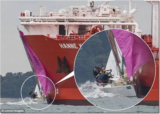 Spectaculaire aanvaring tussen een zeilschip en een gastanker