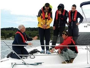safety breafing voor gasten op een boot