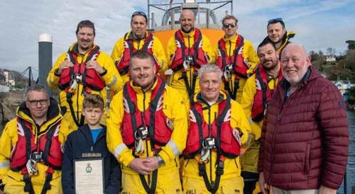 RNLI Zeventigjarige grootvader gered dank zij dertienjarige kleinzoon